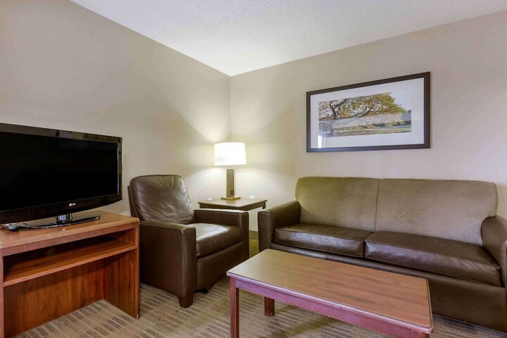Room 12 of 32
