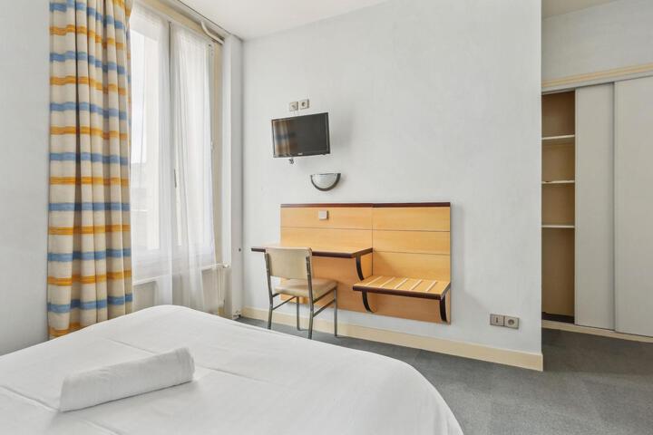 Room 7 of 83