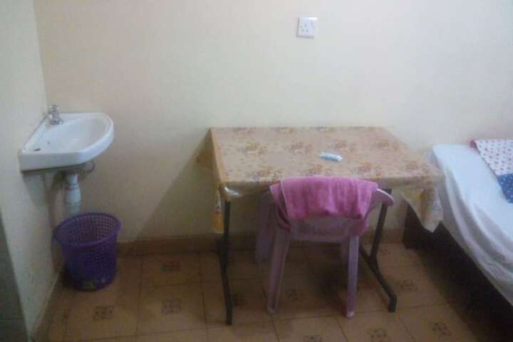 Room 6 of 12