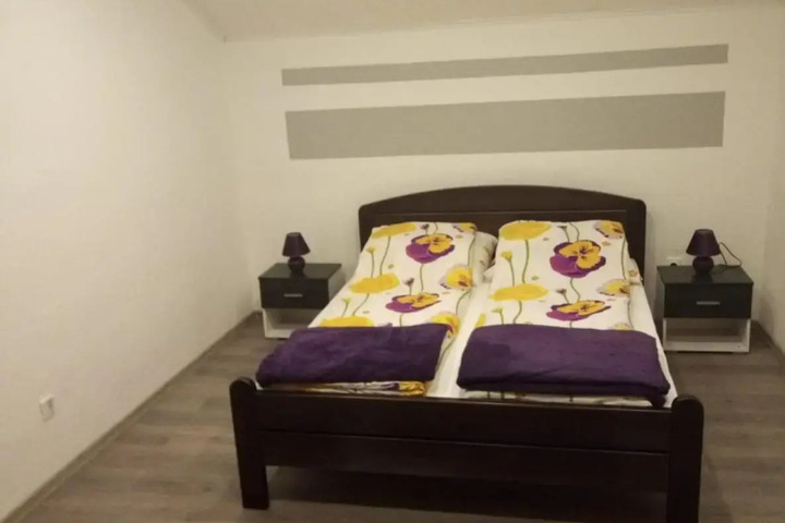Room 4 of 10