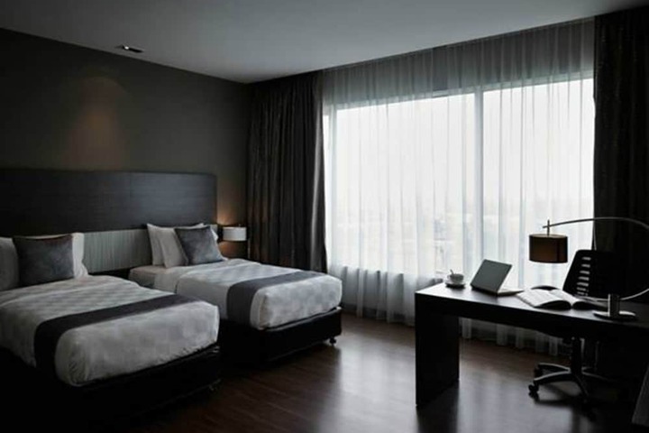 Room 32 of 93