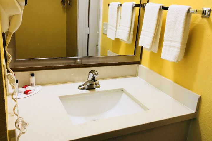 Bathroom sink
