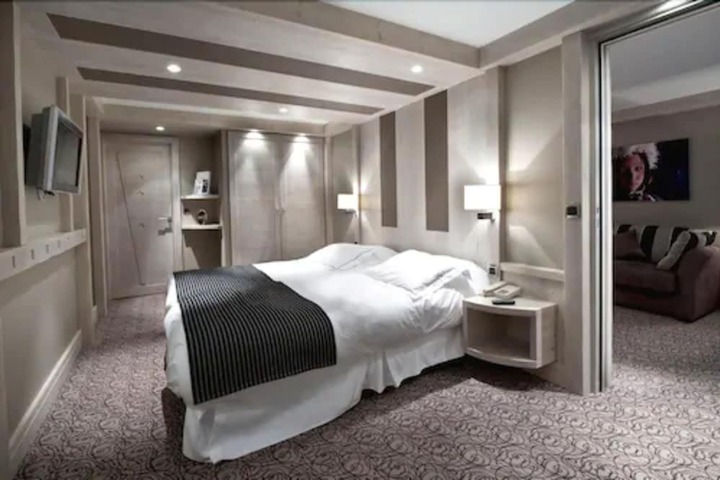 Room 25 of 92