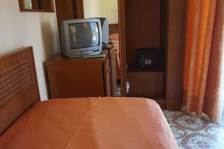 Room 8 of 31