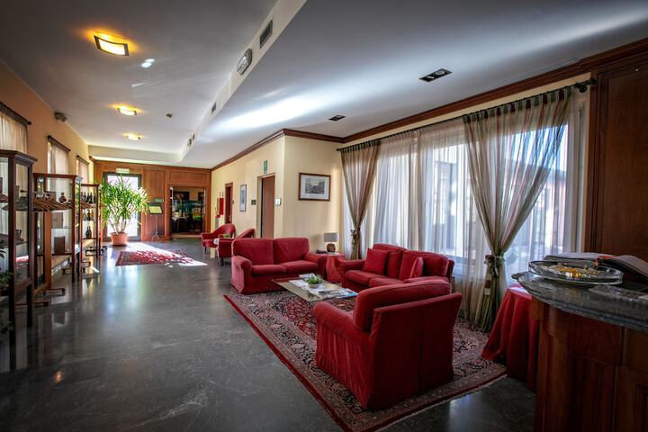 Hotel Interior 4 of 40