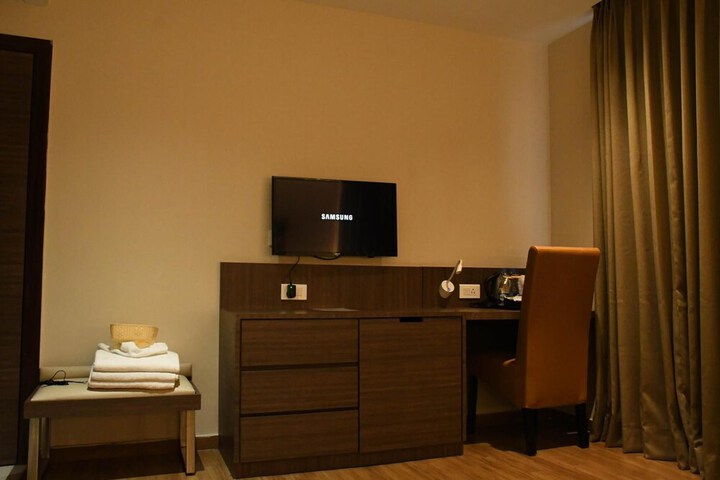 Room 13 of 32