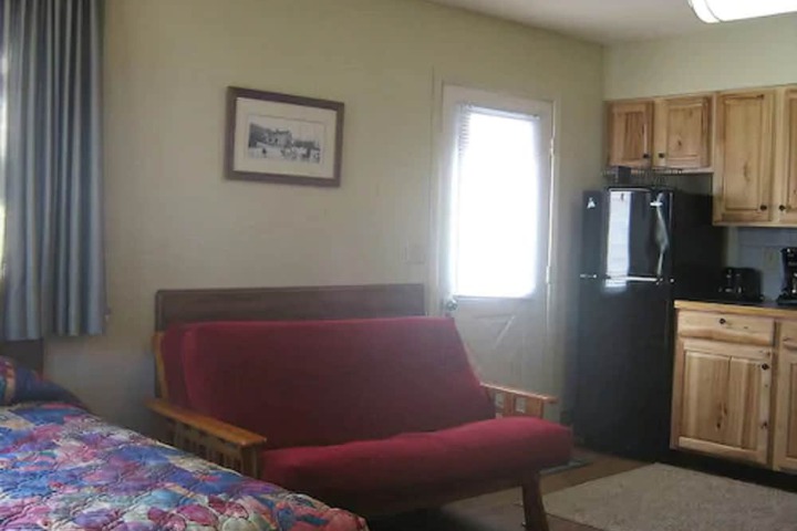 Room 10 of 33