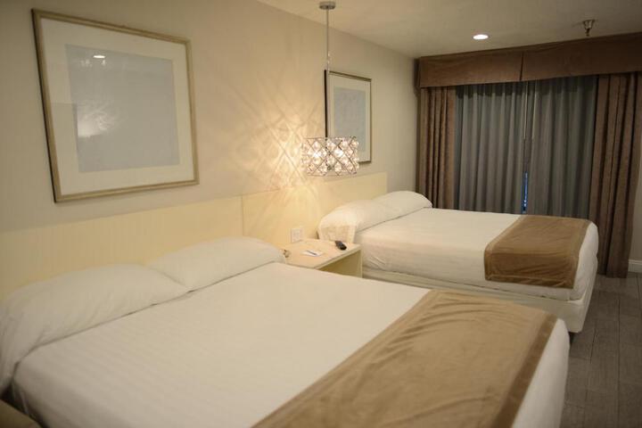 2 Queen Beds (6 of 16)