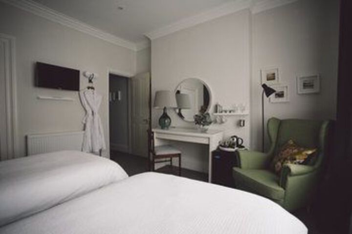 Room 27 of 64