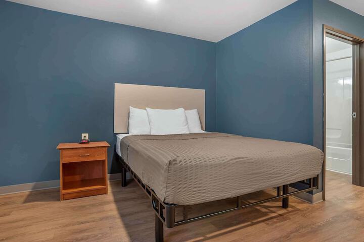 Standard Studio 1 Queen Bed (3 of 12)