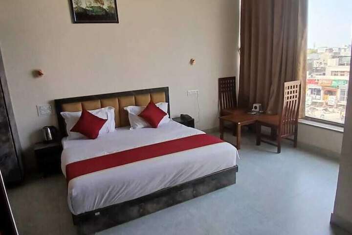 Room 10 of 21