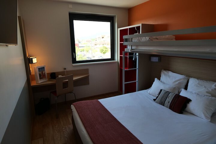Room 25 of 43
