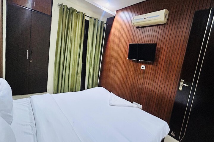 Room 6 of 24