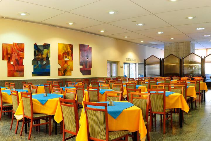 Dining 4 of 7
