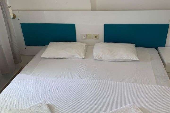 Room 11 of 36