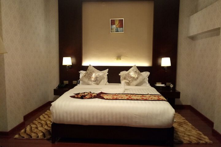 Room 6 of 34