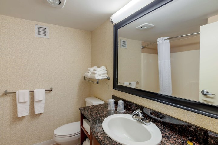 1 King Bed High Speed Internet Accessible Coffee Maker, Hairdryer Iron and Ironing Board (5 of 15)