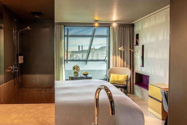 Room 58 of 215