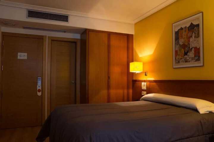 Room 17 of 46