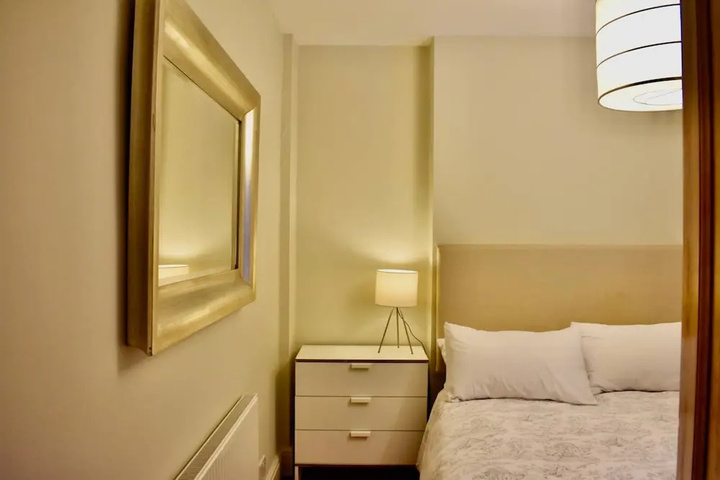 Room 5 of 16