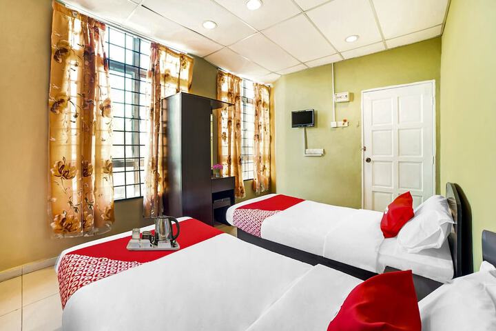 Room 9 of 18