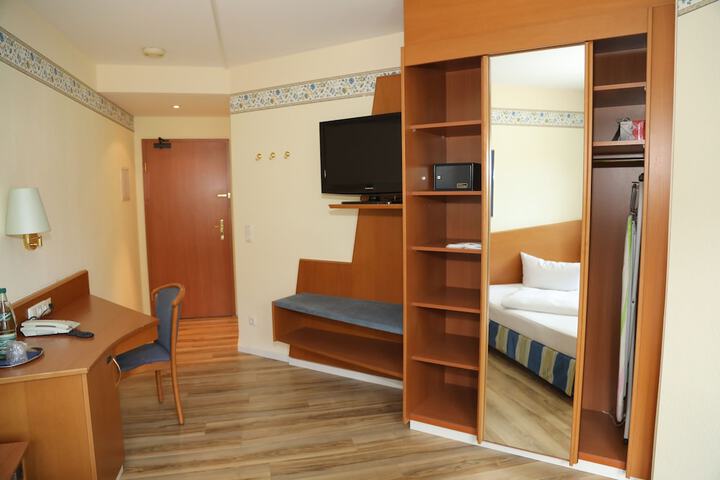 Room 15 of 60