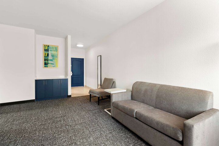 Room 25 of 46