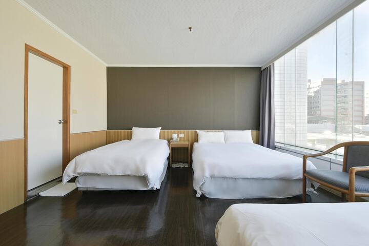 Room 4 of 49