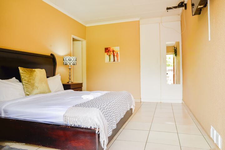 Room 9 of 28