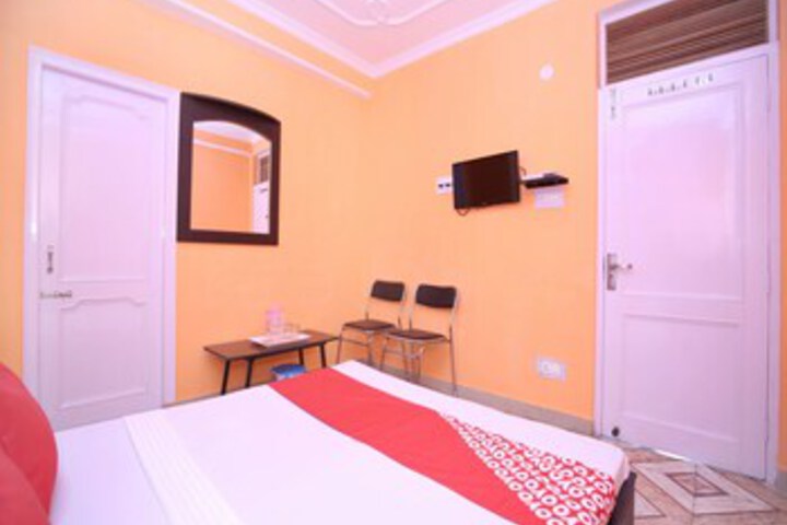Room 12 of 23