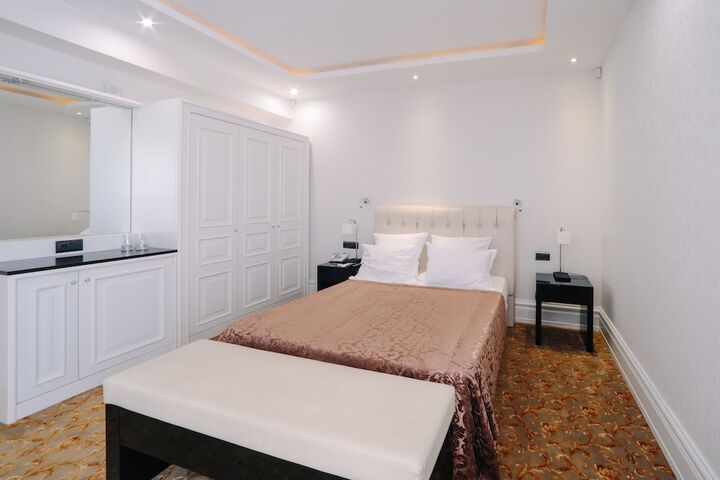 Room 27 of 32