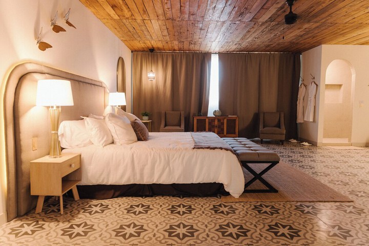 Room 8 of 64