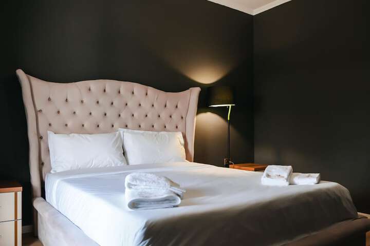 Room 2 of 10