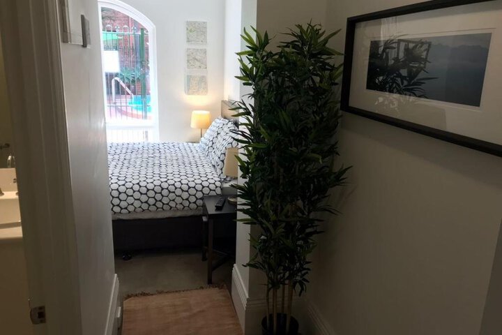 Room 6 of 14