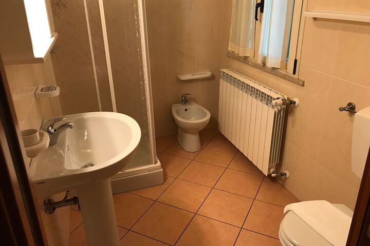 Room 28 of 64