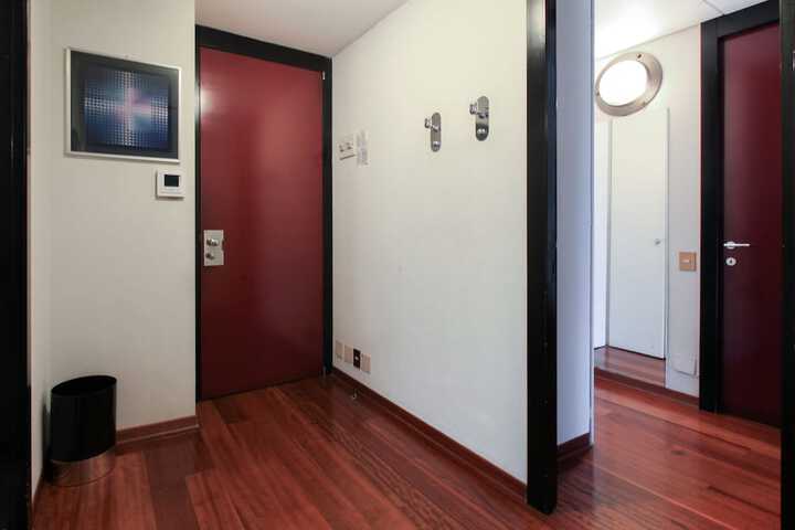 Room 10 of 106
