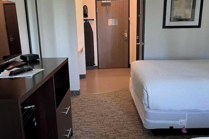 Room 8 of 34
