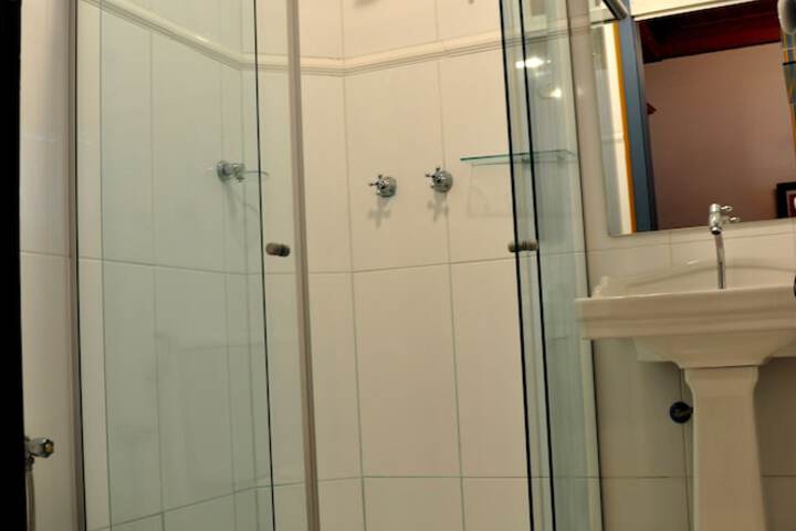 Room 20 of 106