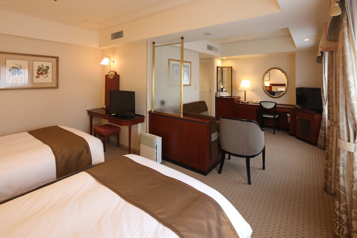 Room 16 of 77