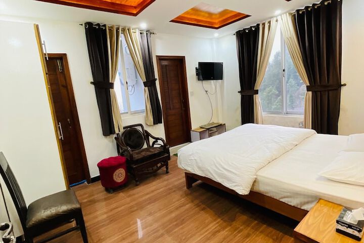 Room 3 of 20