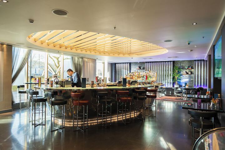 Lounge 74 of 101