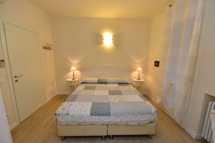 Room 8 of 60