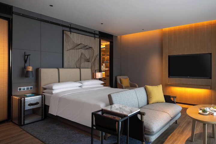 Room 15 of 151