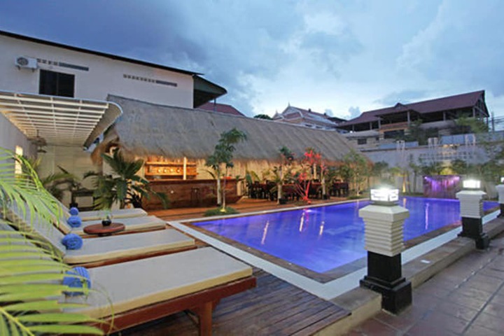 Hotel Pool