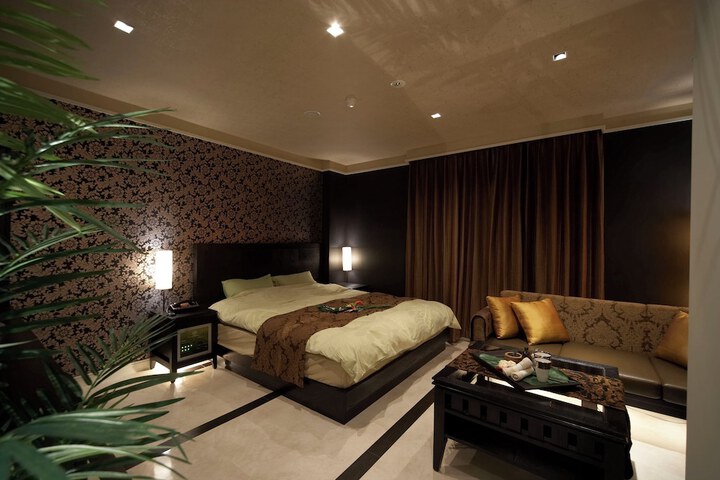 Room 2 of 6