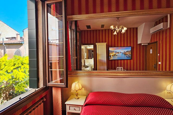 Room 18 of 65