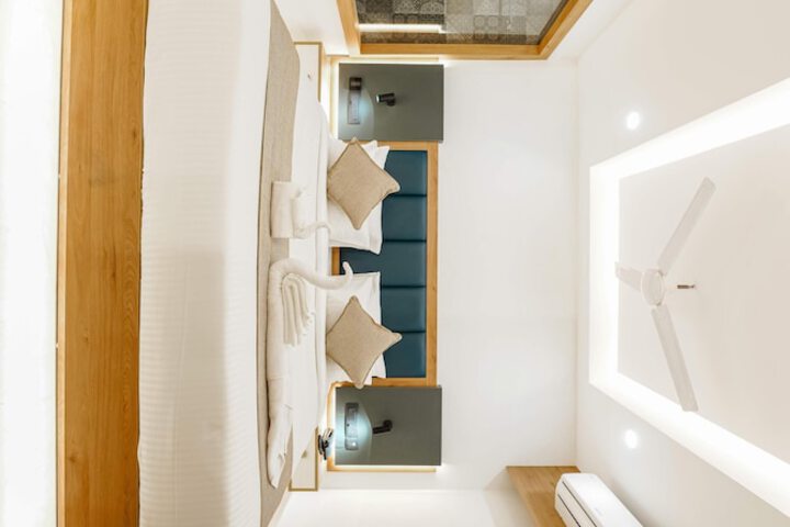 Room 13 of 22