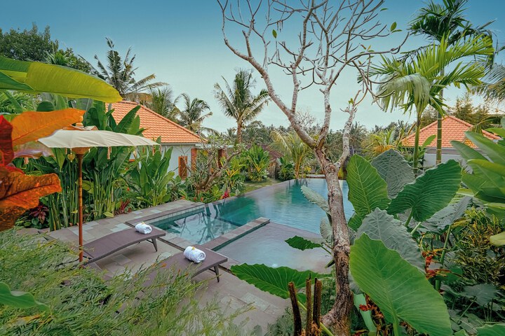 Pool 23 of 28