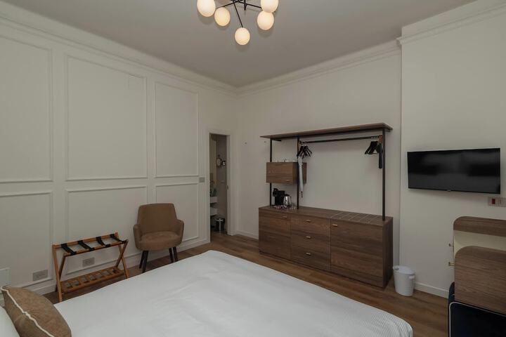 Room 15 of 118
