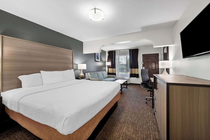 Suite 2 Double Beds Accessible (12 of 15)